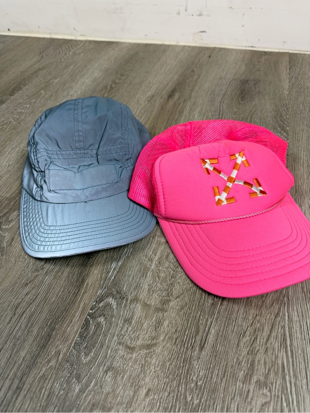 Supreme 3M Hat & off white hat hot pink Preowned